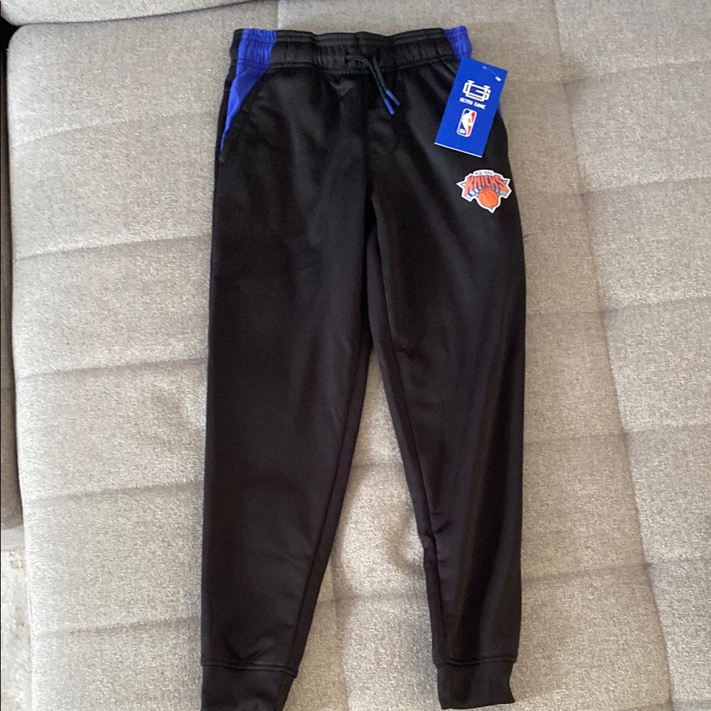Ultra Game New York Knicks Joggers Kid’s size 8 Black